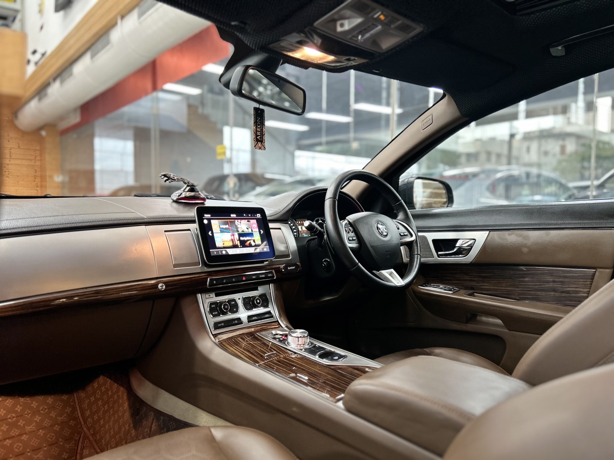 Jaguar XF 2.2 Prestige