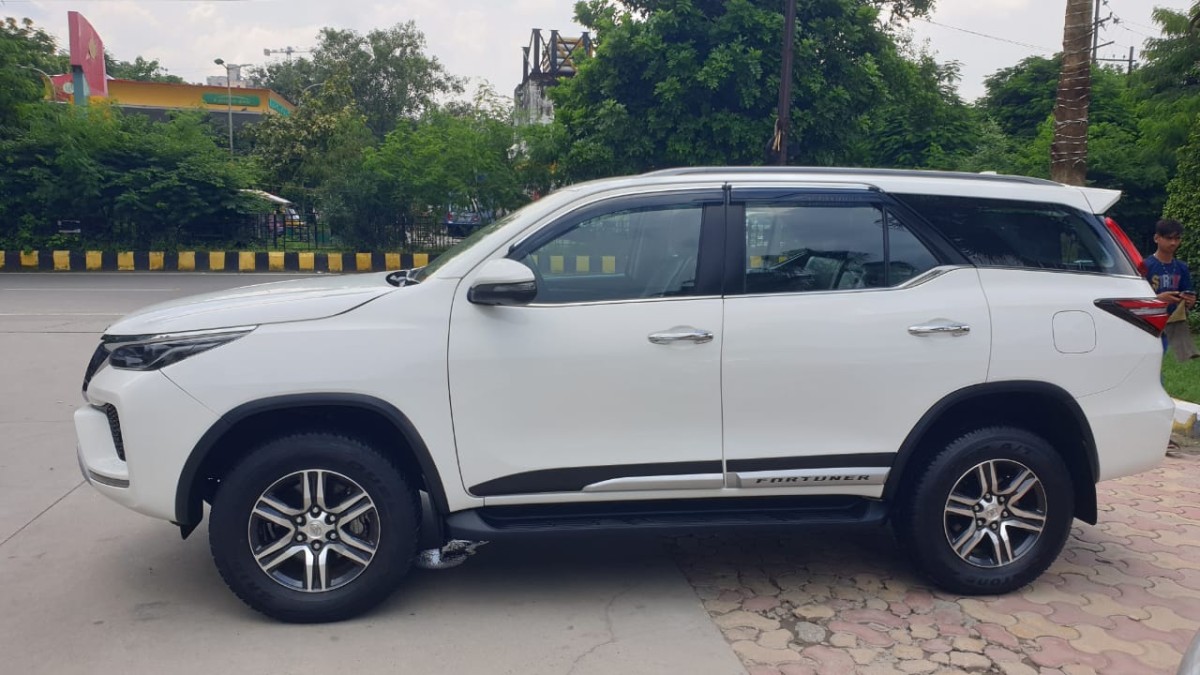 Toyota Fortuner Legender