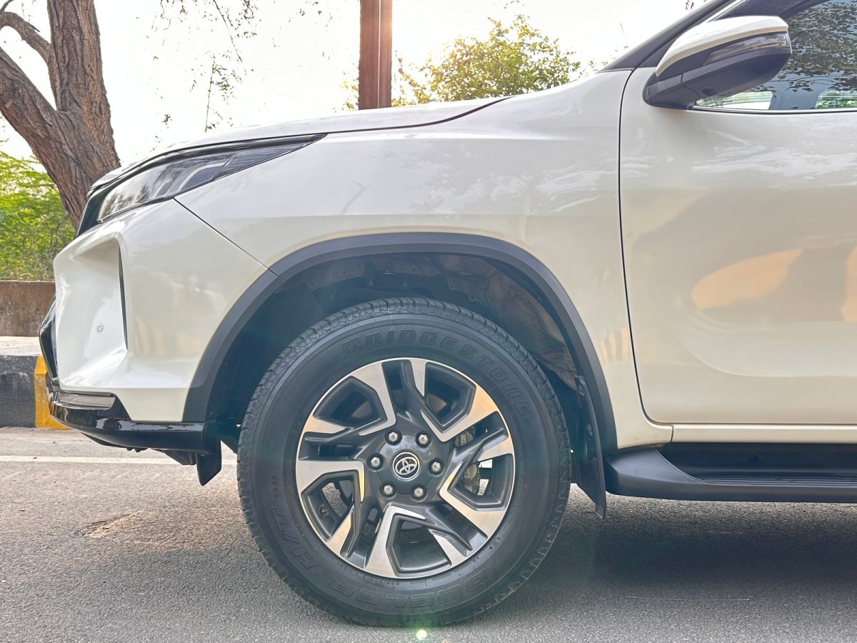 Toyota Fortuner Legender